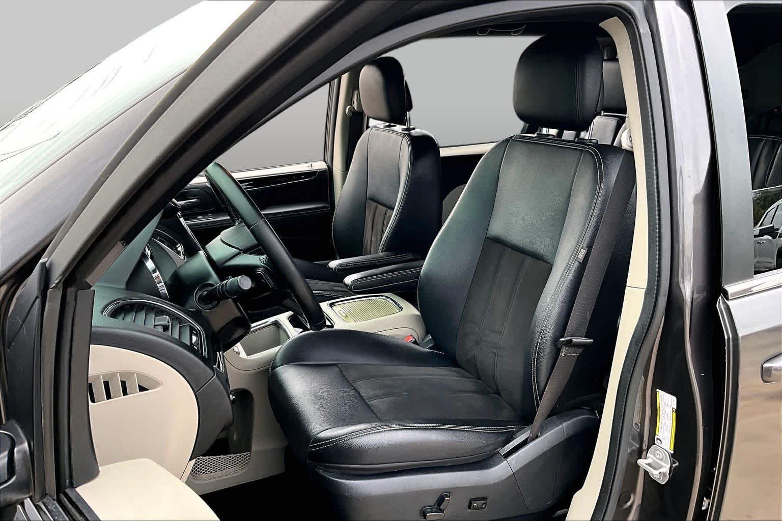 Used 2020 Granite Pearlcoat Dodge SXT image 8