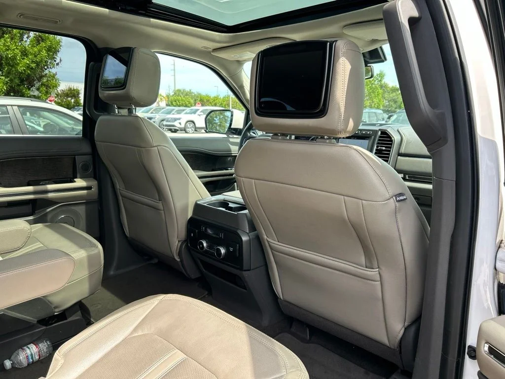 Used 2019 White Platinum Clearcoat Metallic Ford Limited image 46