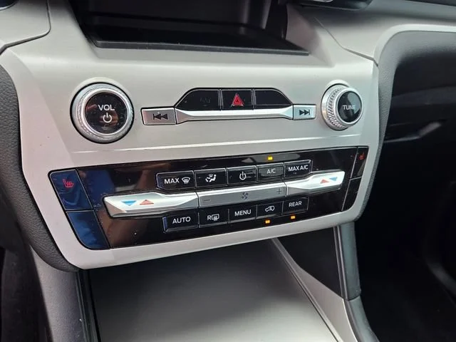 Used 2023 Silver Ford XLT image 23
