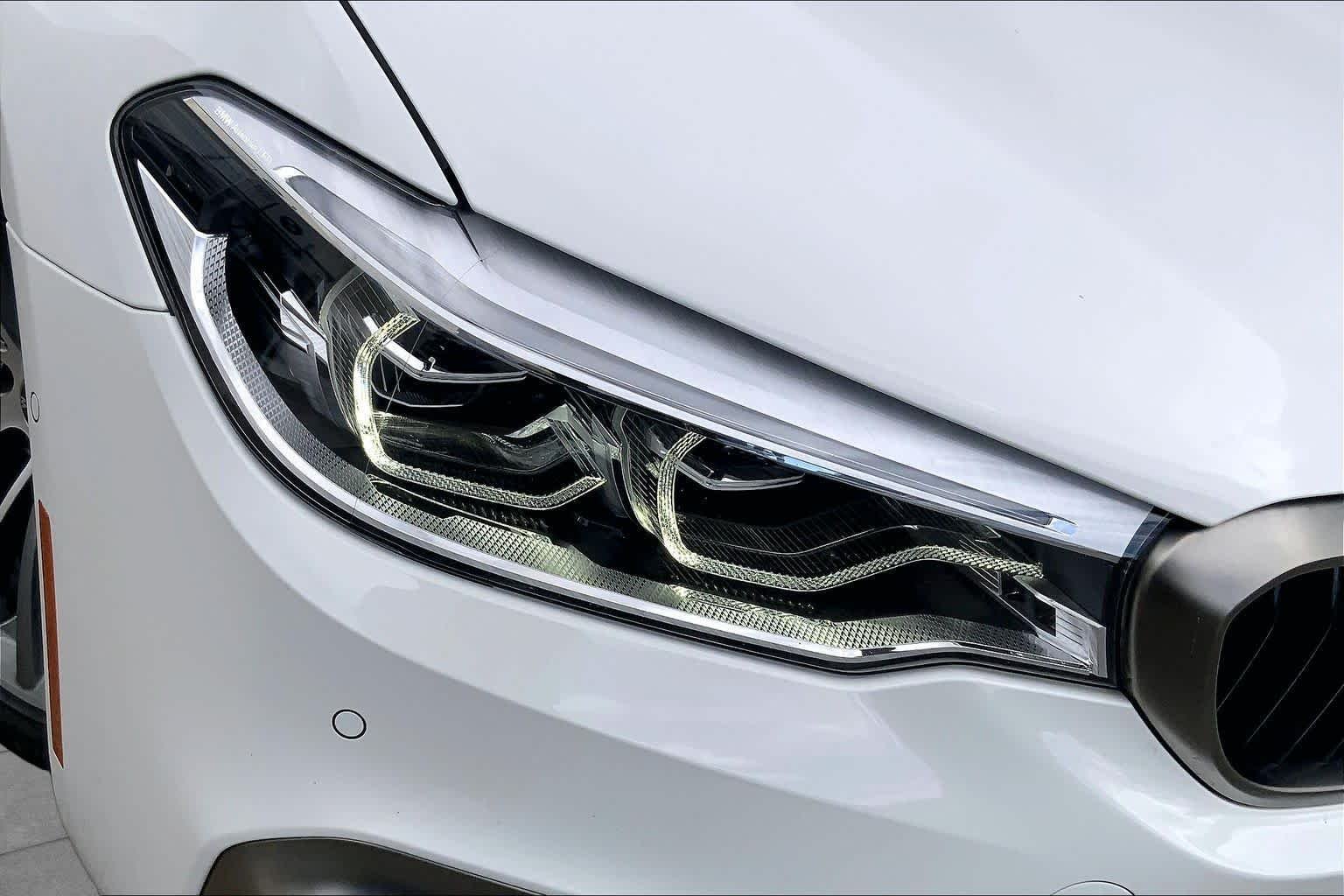 Used 2020 Alpine White BMW M550i xDrive image 27