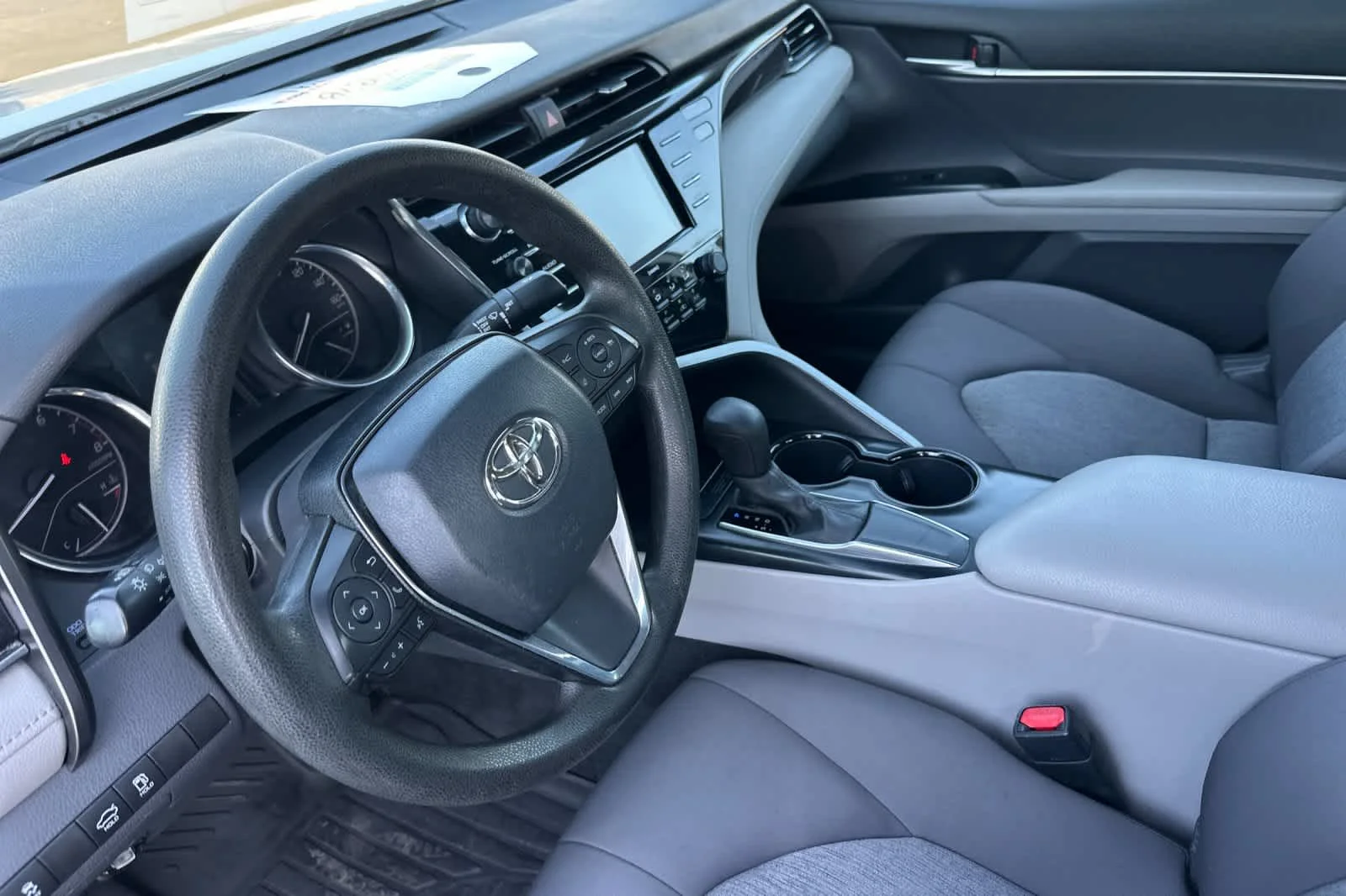 Used 2020 Super White Toyota LE image 10