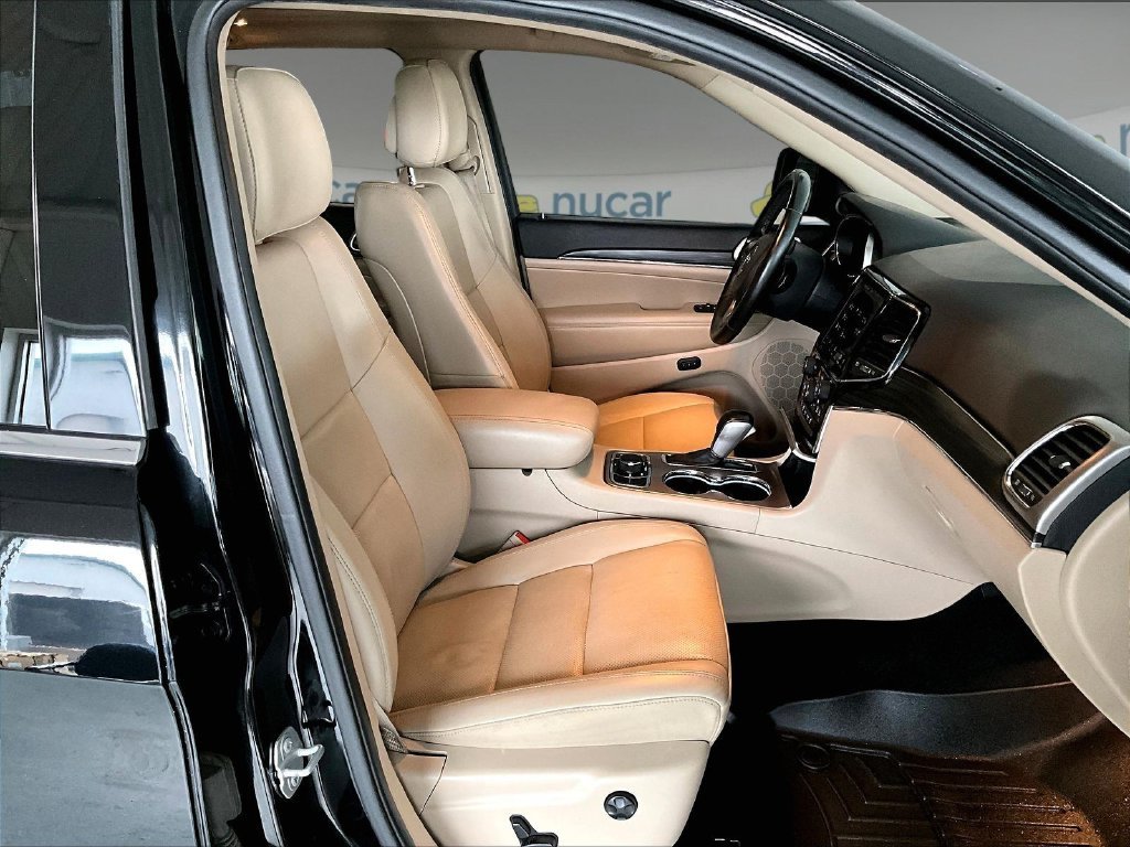 Used 2019 Diamond Black Crystal Pearlcoat Jeep Limited image 11