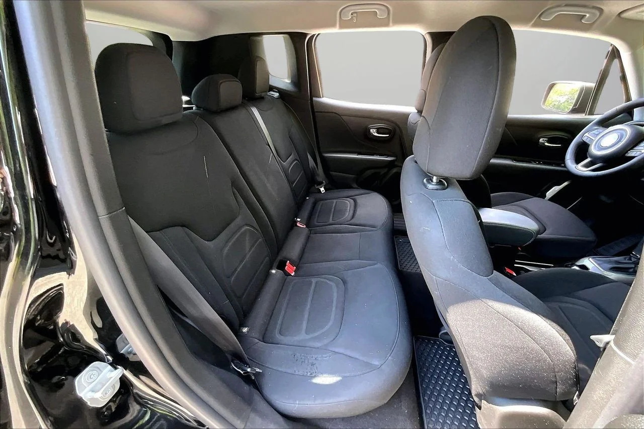 Used 2022 Black Jeep Latitude image 23