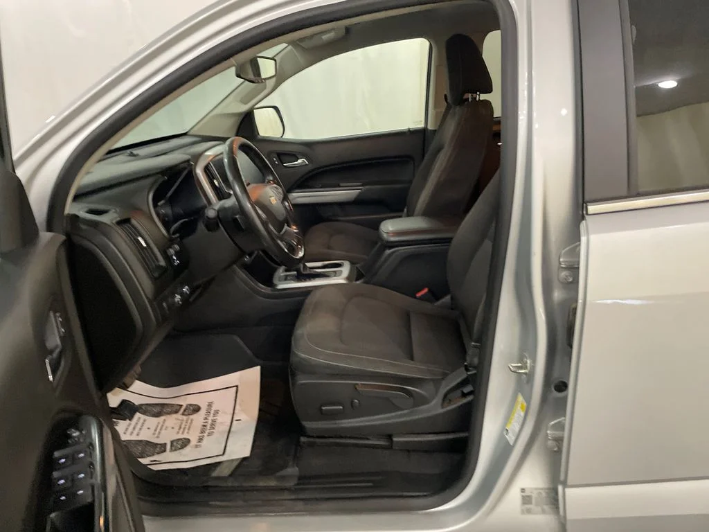 Used 2019 Silver Ice Metallic Chevrolet 4WD LT image 11
