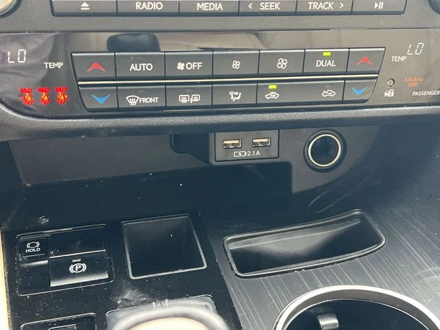 Used 2021 White Lexus 350 image 22