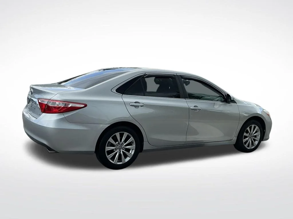 Used 2017 Silver Toyota XLE image 13