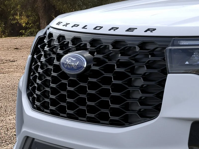 New 2026 Space White Metallic Ford ST-Line image 41