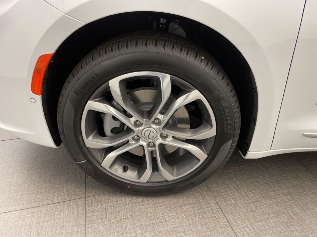 New 2026 Bright White Clear-Coat Exterior Paint Chrysler Pinnacle image 8