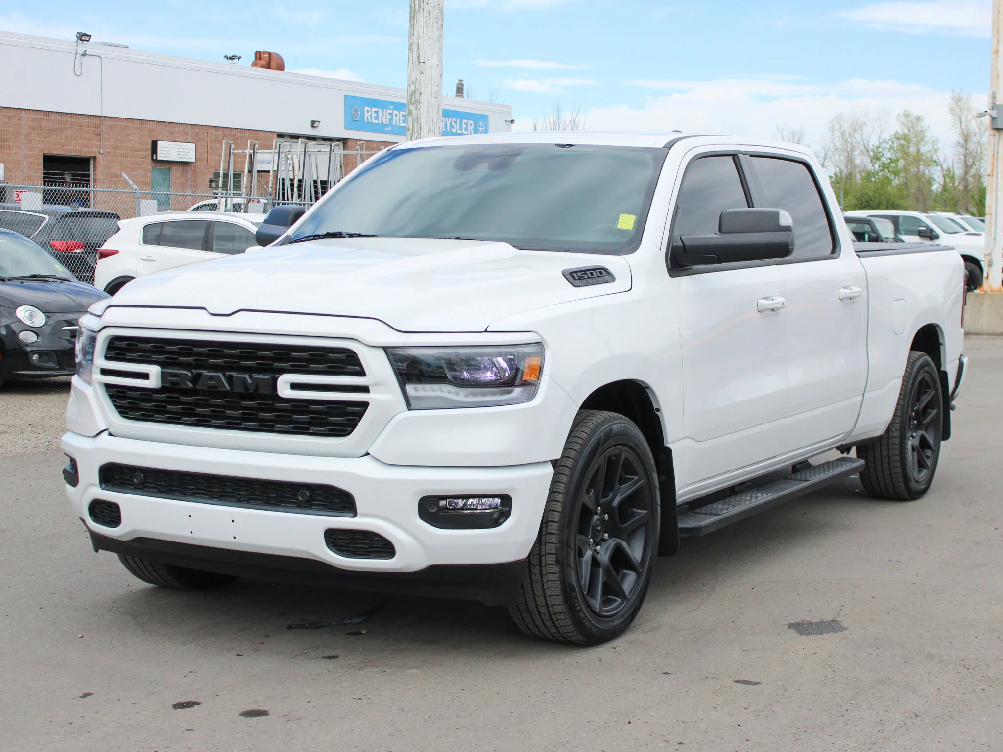 Certified Used 2022 White RAM Sport * No Accidents | HEMI V8 | Remote Start | Trailer Tow Group | Apple CarPlay | Bed Utility image 12