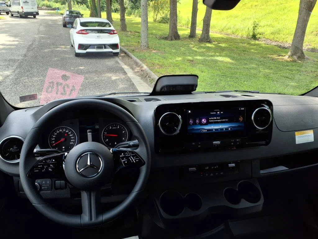 New 2025 Arctic White Mercedes-Benz  image 40