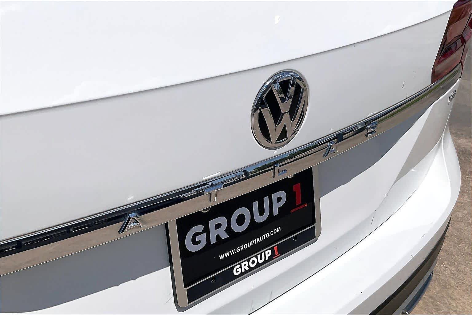 Used 2019 Pure White Volkswagen 3.6L V6 SE image 30
