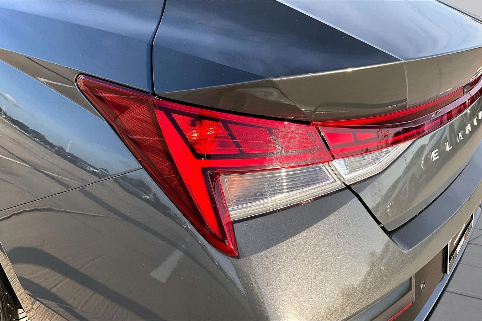 Used 2025 Ultimate Red Hyundai SEL Sport image 27