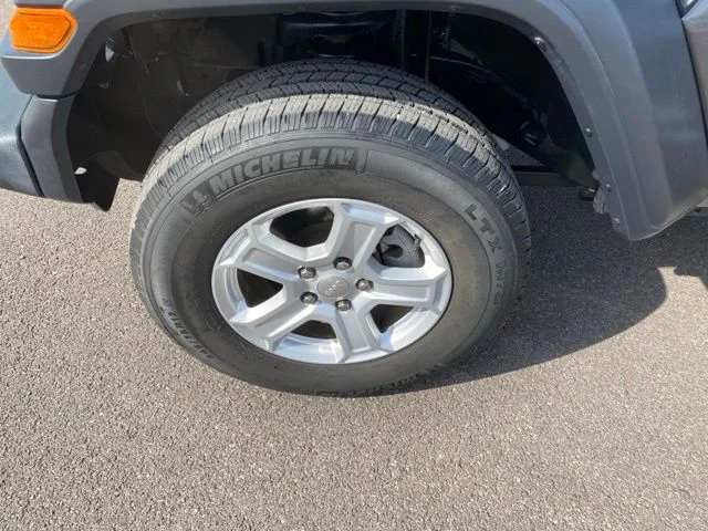 Used 2020 Gray Jeep Sport S image 23
