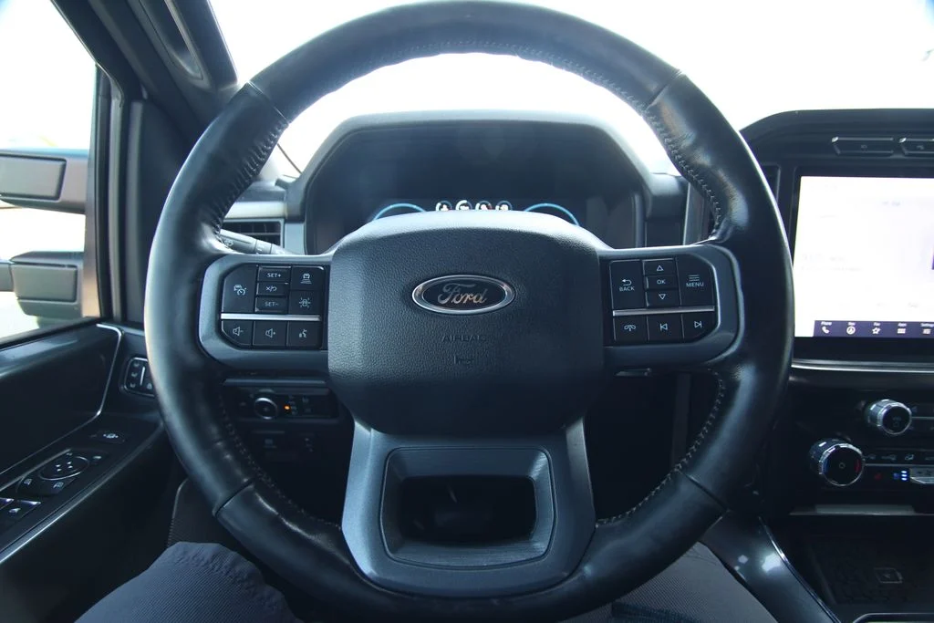 Used 2023  Ford Lariat image 21