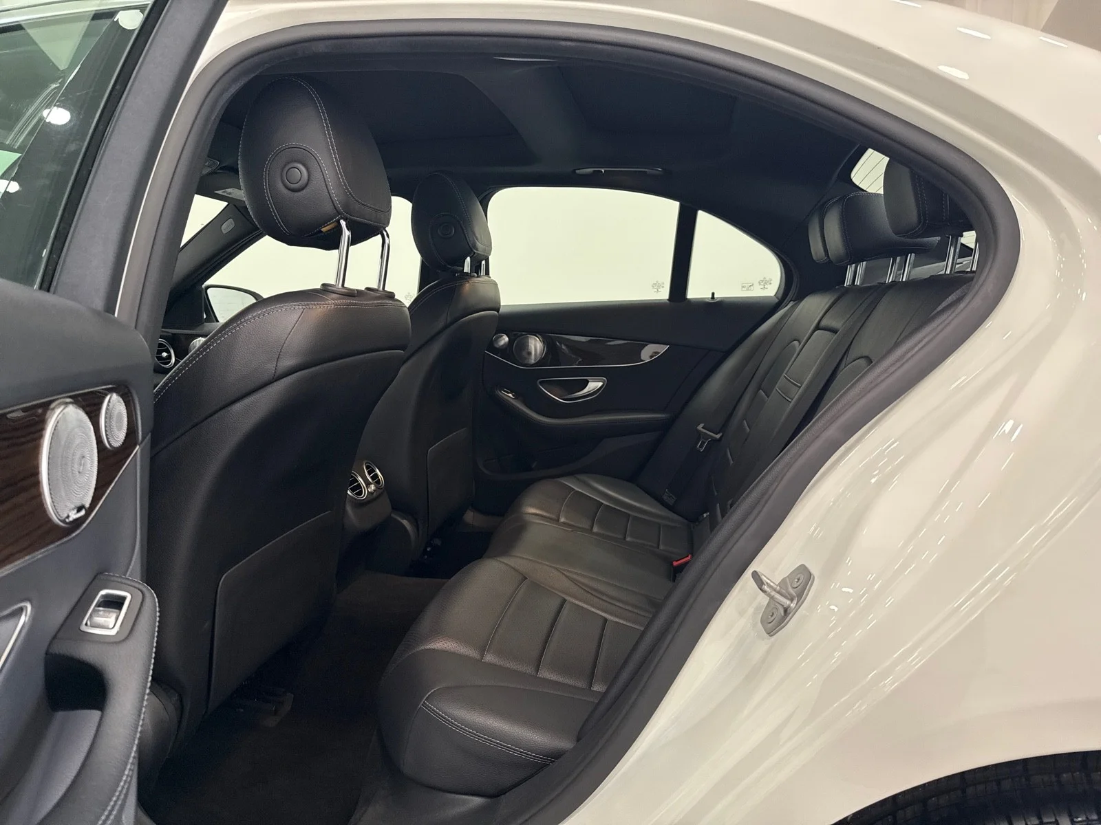 Used 2019 Polar White Mercedes-Benz 300 4MATIC® image 34