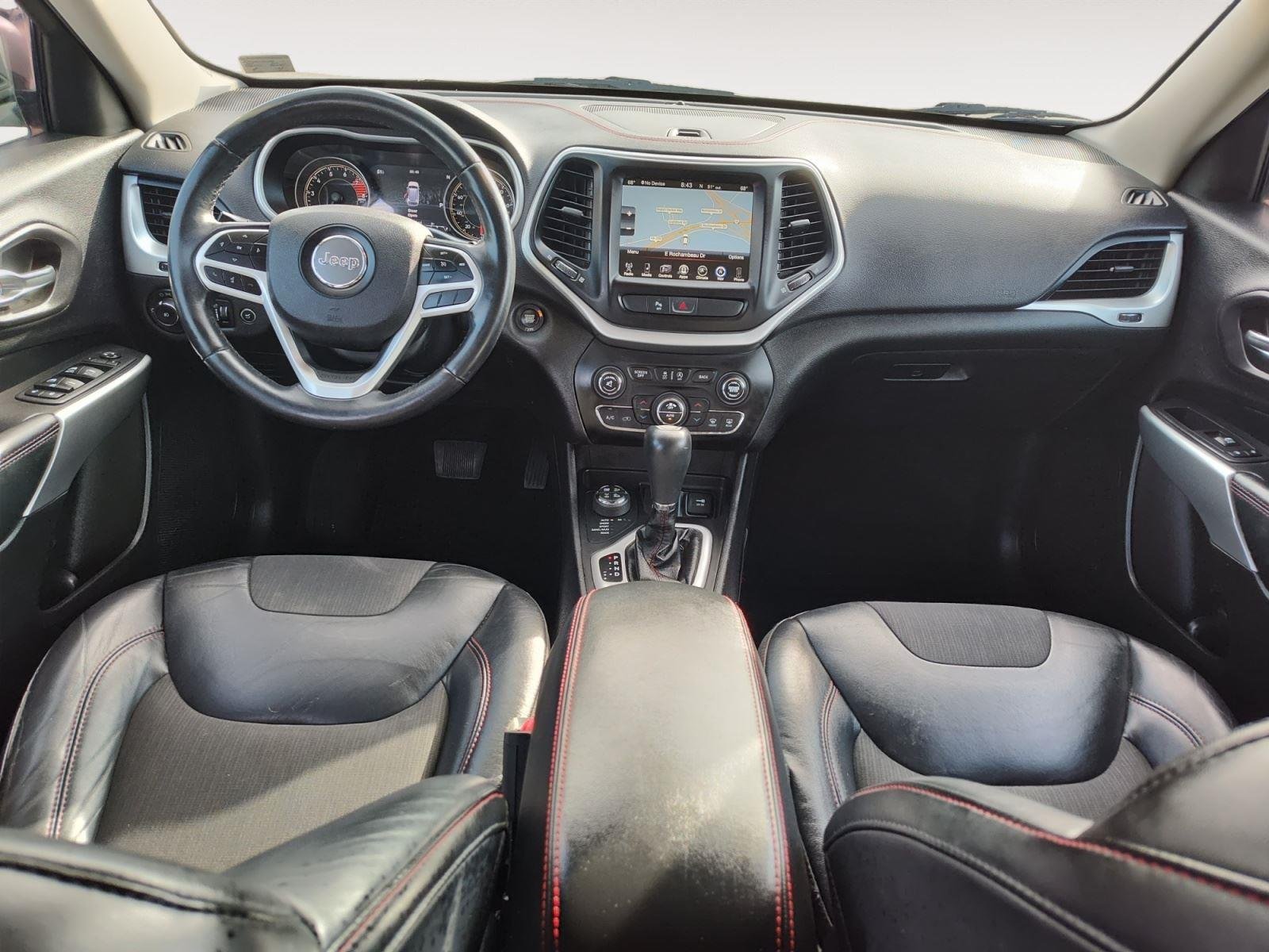 Used 2018 Billet Silver Metallic Clearcoat Jeep Trailhawk image 10