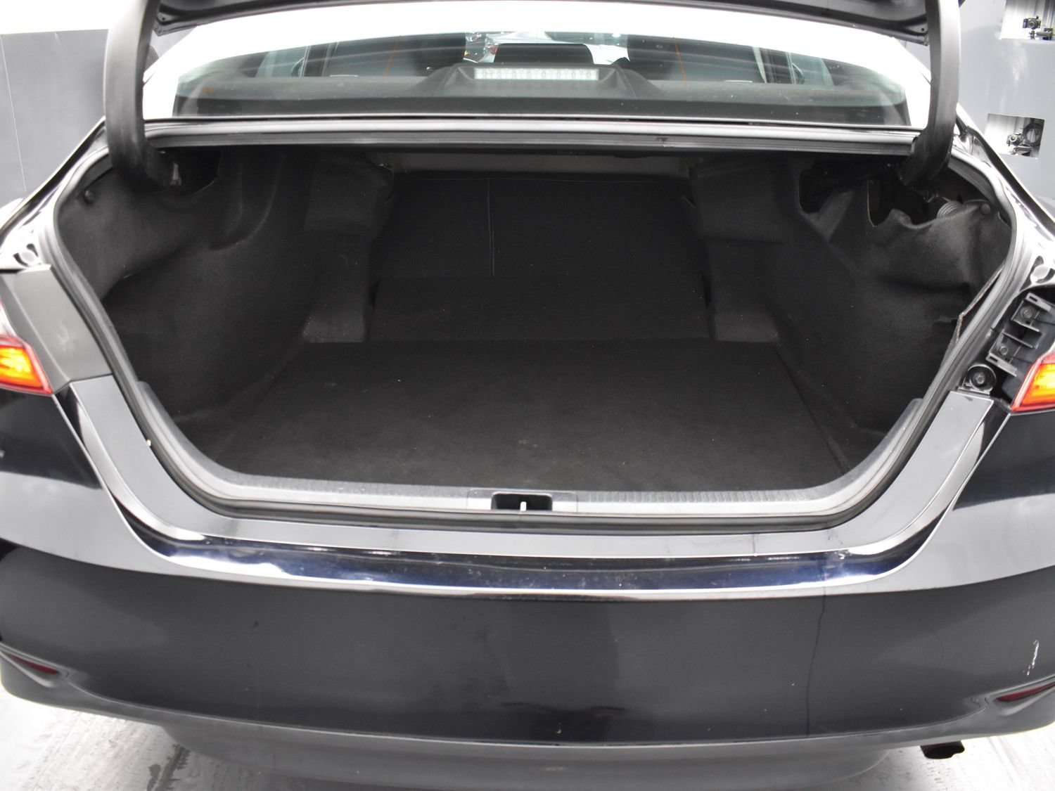 Used 2021 Midnight Black Metallic Toyota LE image 17