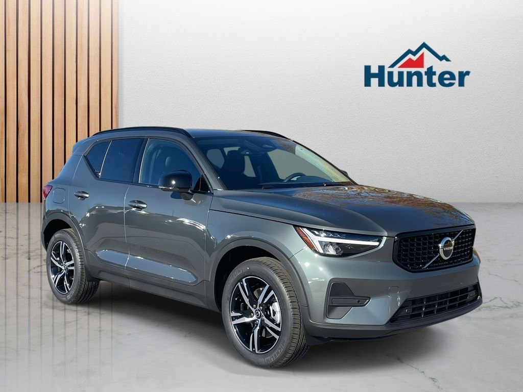 2026 Volvo XC40 Core