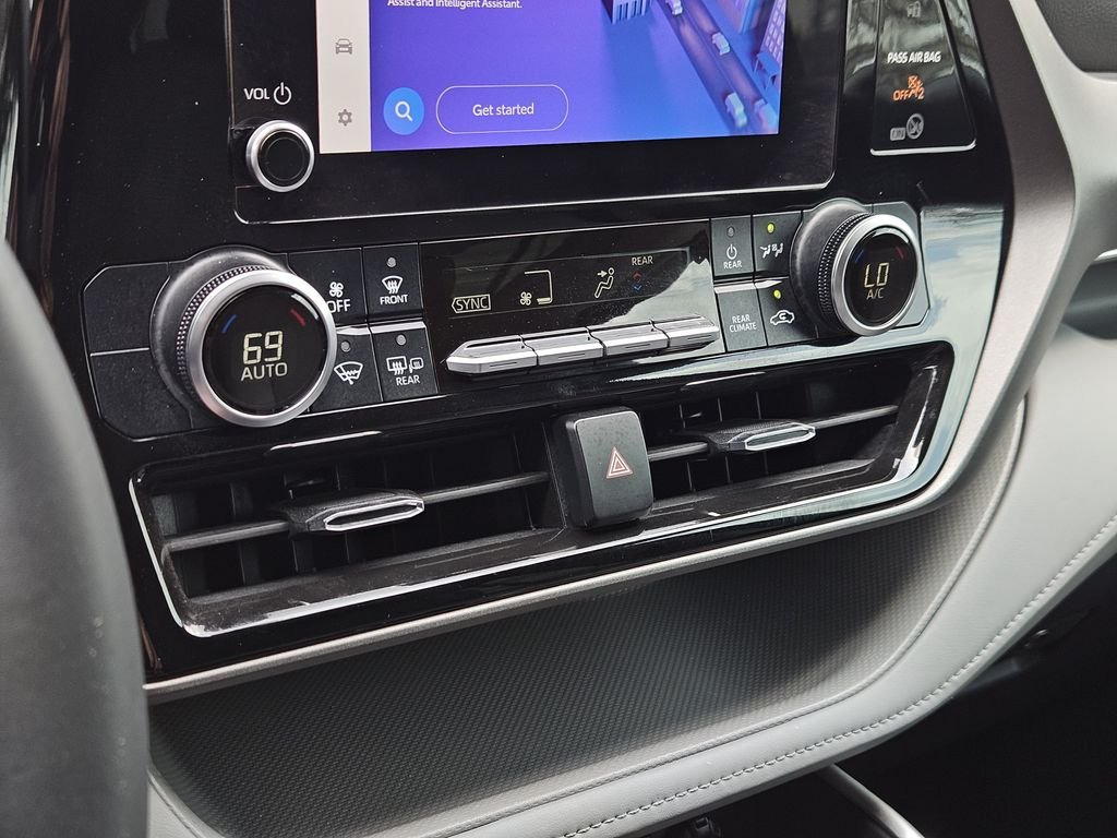 Used 2024  Toyota LE image 20
