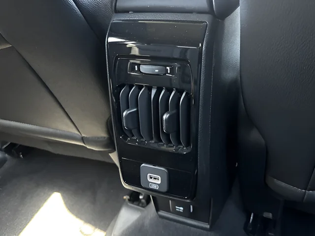 Used 2024 White Jeep Limited image 19