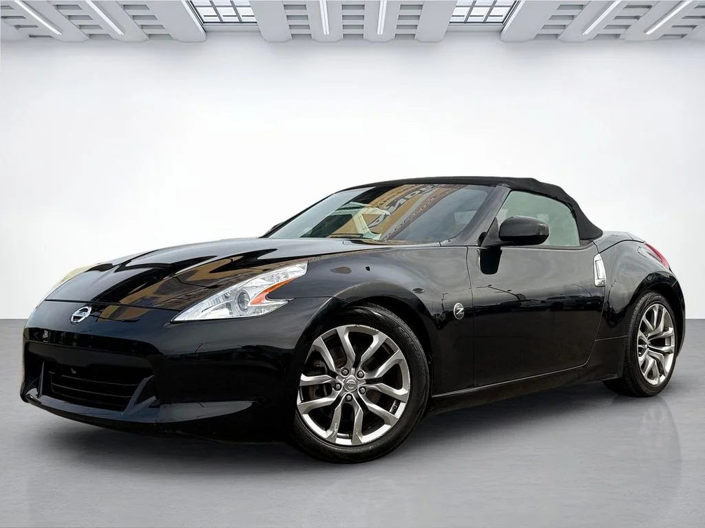 Used 2011 Magnetic Black Metallic Nissan Touring image 4