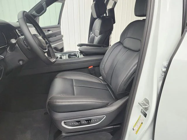 New 2026 Bright White Clear-Coat Exterior Paint Jeep Summit image 12