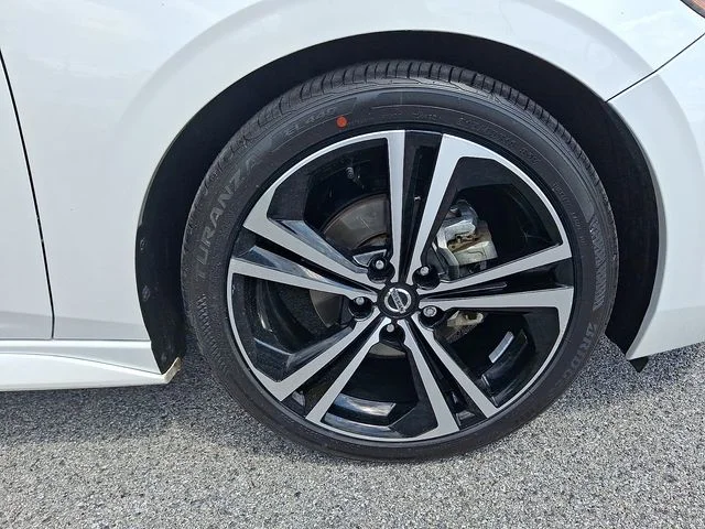 Used 2022 White Nissan SR image 9