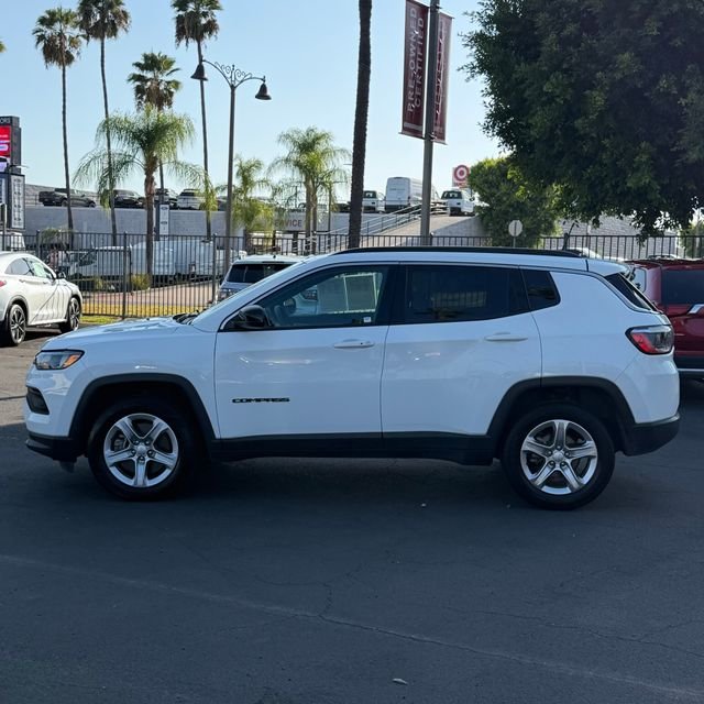 Used 2024 White Jeep Latitude image 4