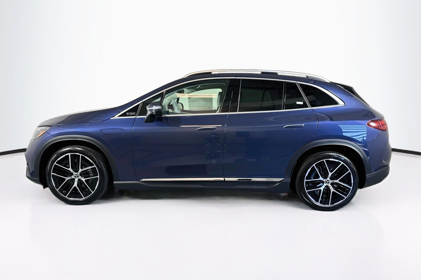 New 2027 Twilight Blue Metallic Mercedes-Benz EQE 320+ image 8