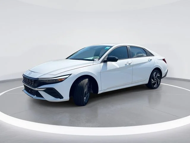 Used 2025 White Hyundai SEL Sport image 1