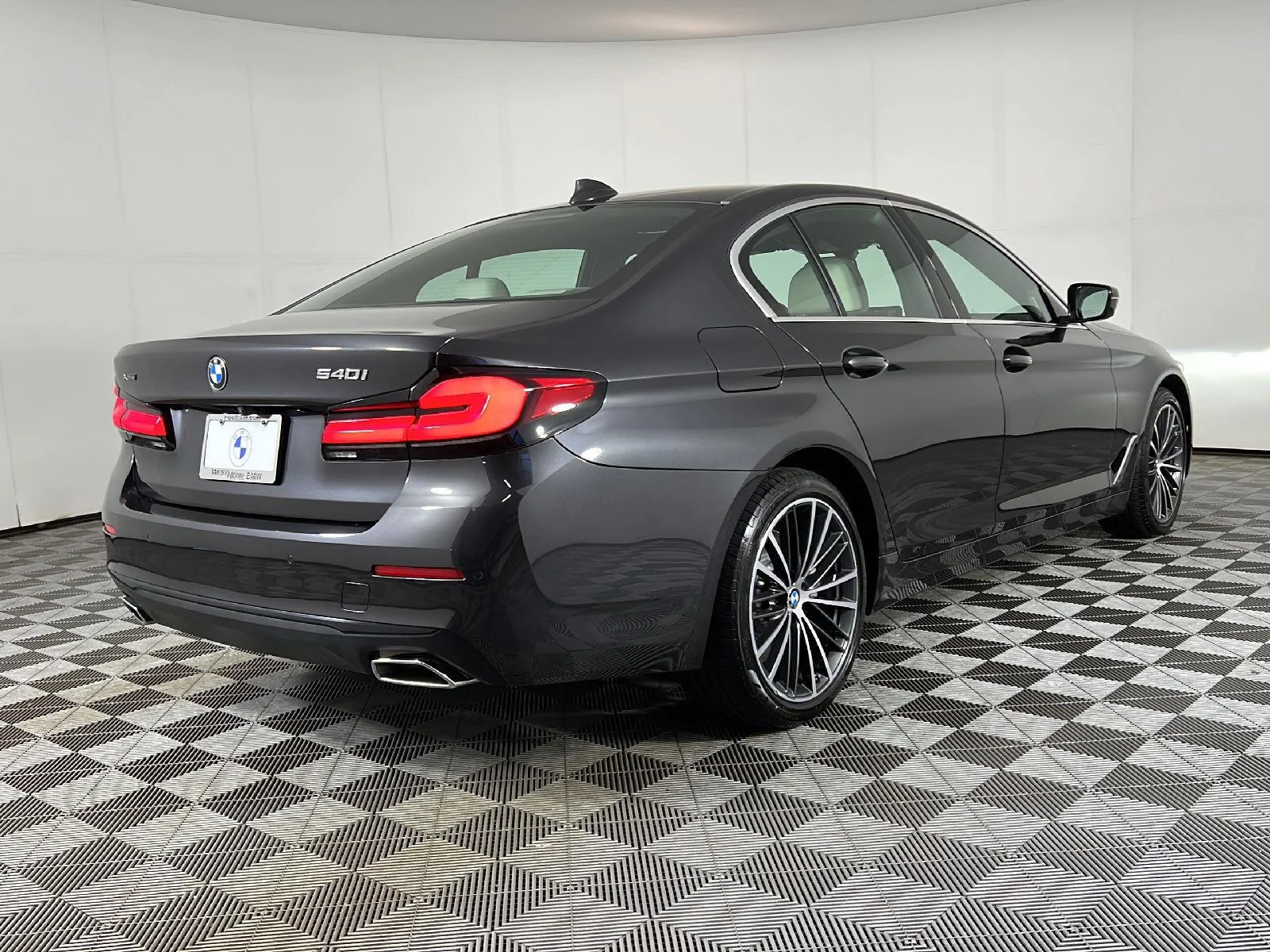 Used 2022 Dark Graphite Metallic BMW 540i xDrive image 5