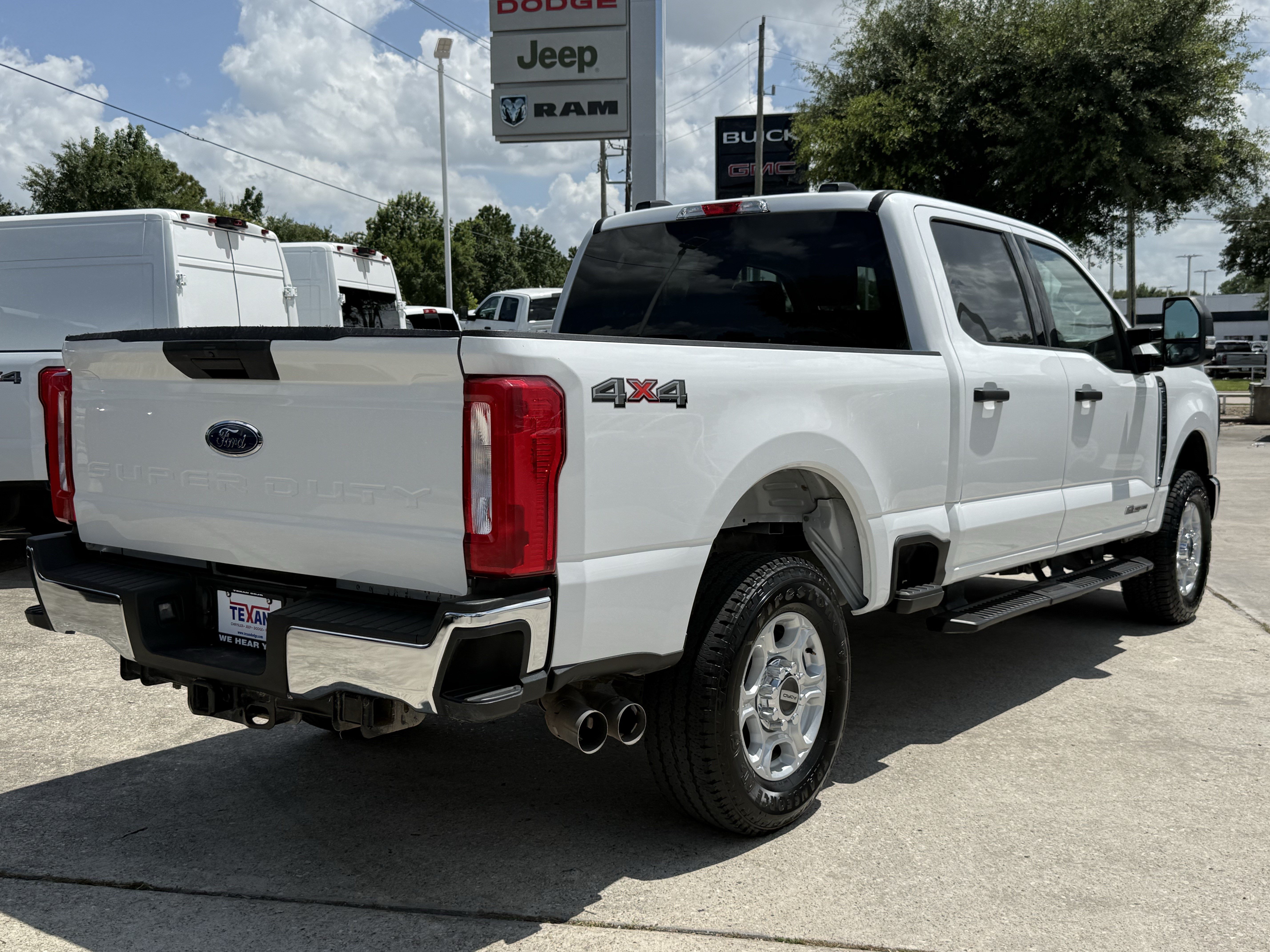Used 2025 Oxford White Ford XLT image 4