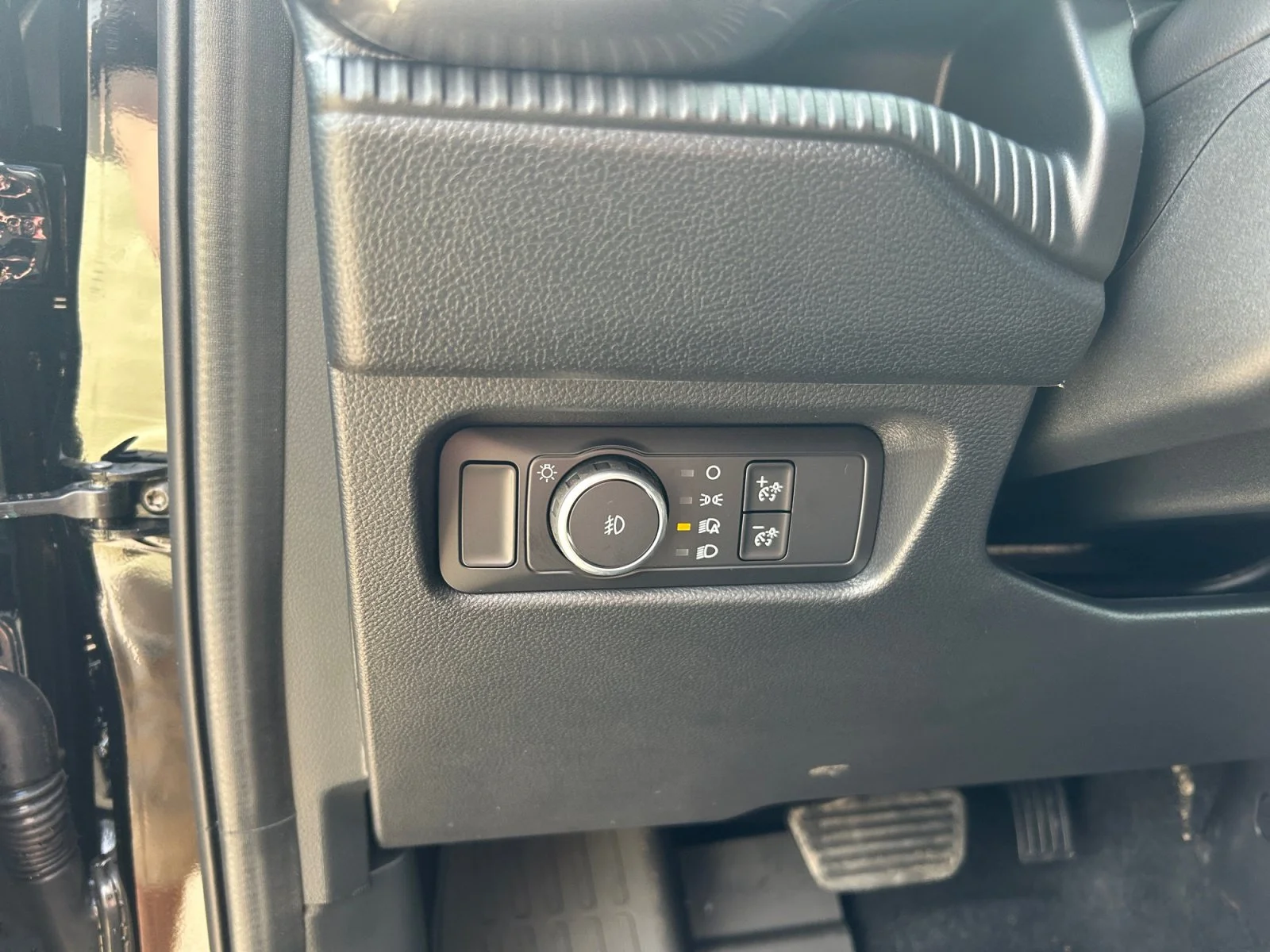 New 2026 Shadow Black Ford XLT image 15