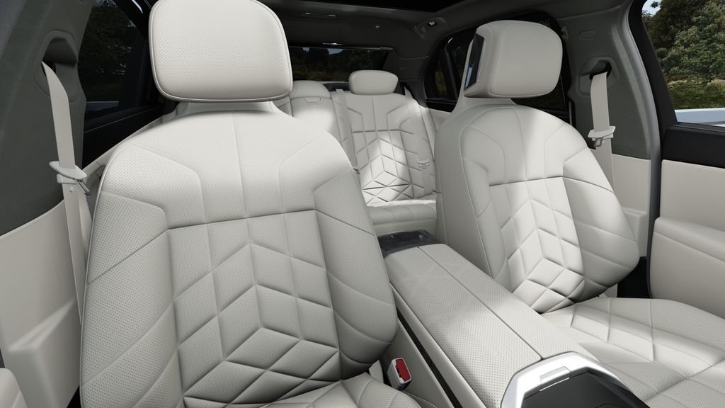 New 2027 Vancouver Green Metallic BMW 740 image 11