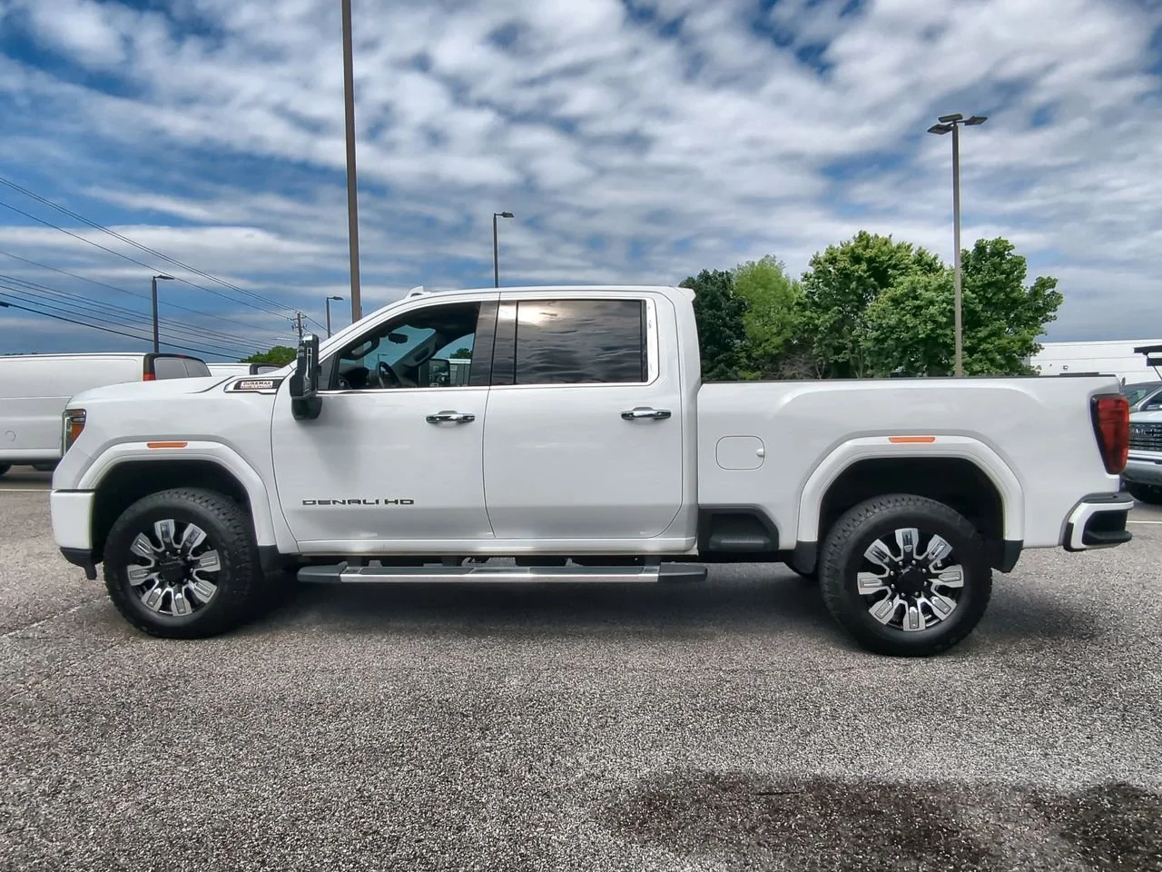 Used 2022 Summit White GMC Denali image 5