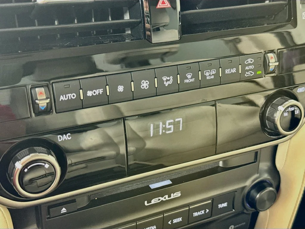 Used 2023 White Lexus 460 image 18