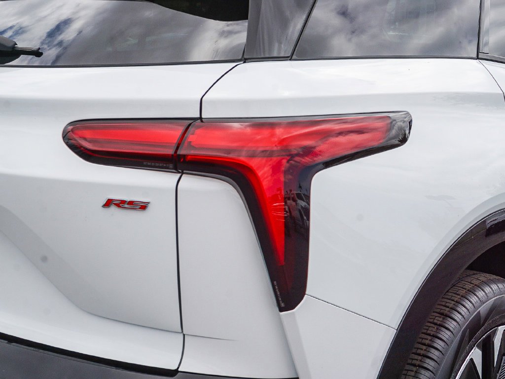 Used 2024 Summit White Chevrolet RS image 7