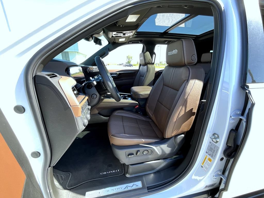 New 2026 Polar White Tricoat Chevrolet High Country image 10