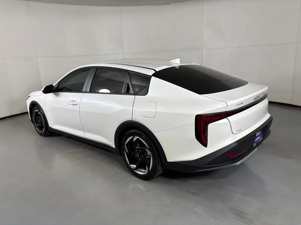 New 2026 Snow White Pearl Kia EX image 6