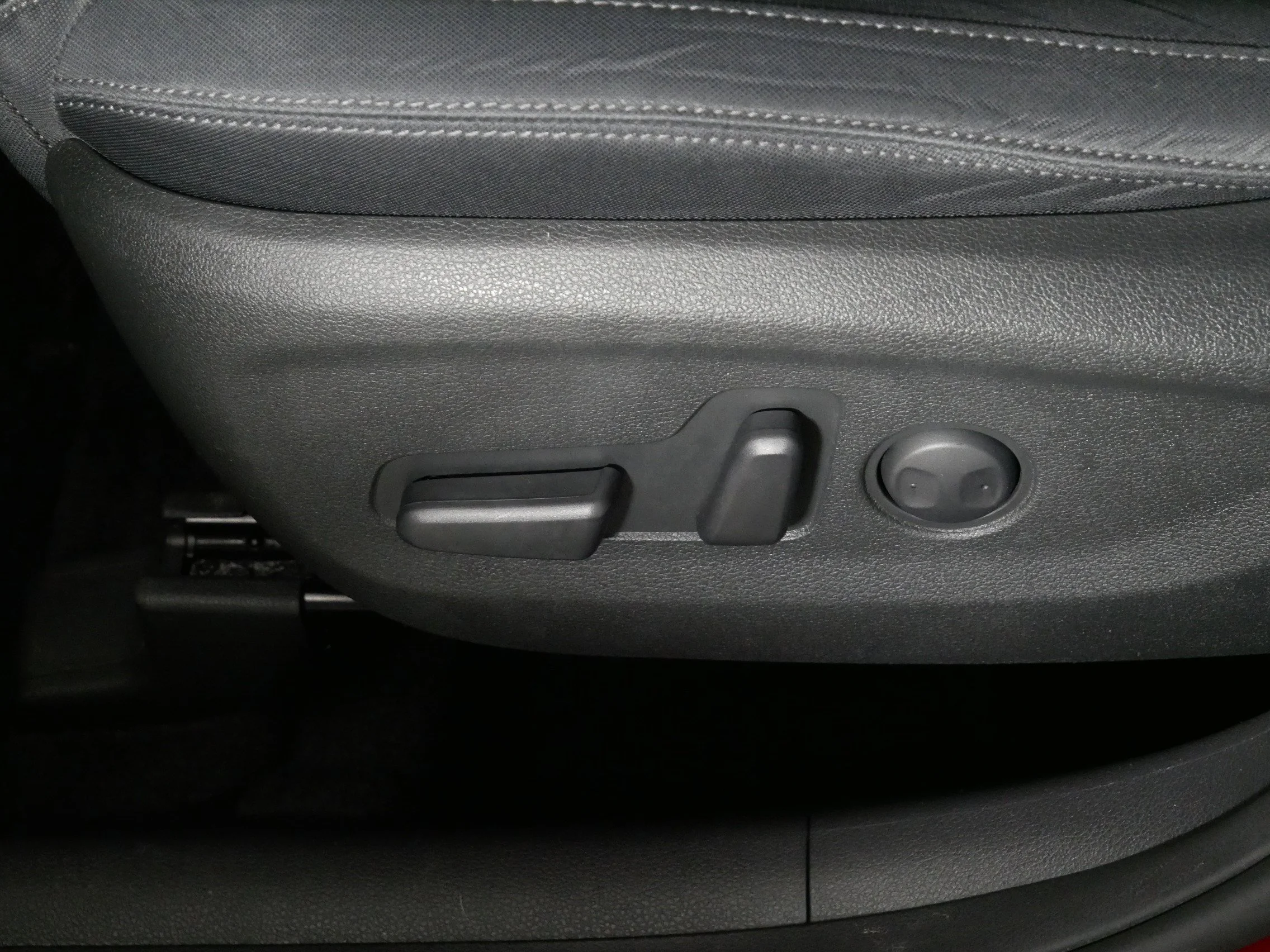 Used 2019 Gemstone Red Hyundai Value image 20