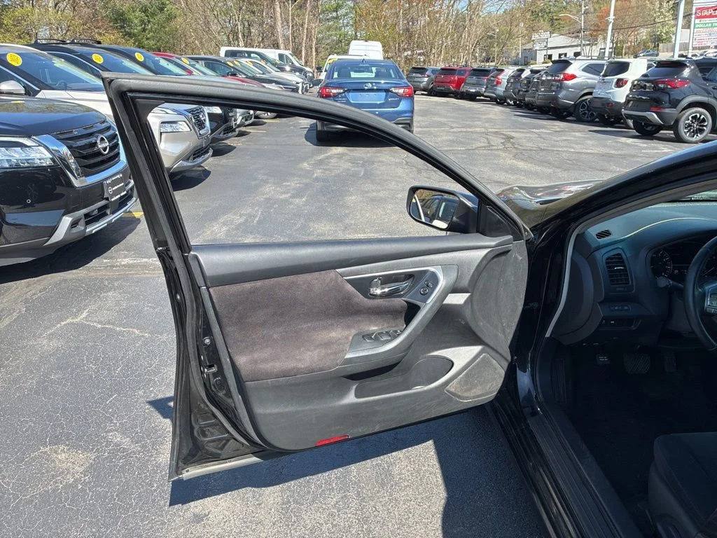 Used 2013 Black Nissan 2.5 SV image 18