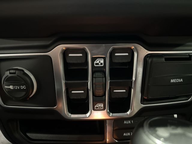 Used 2025 White Jeep Sahara image 19