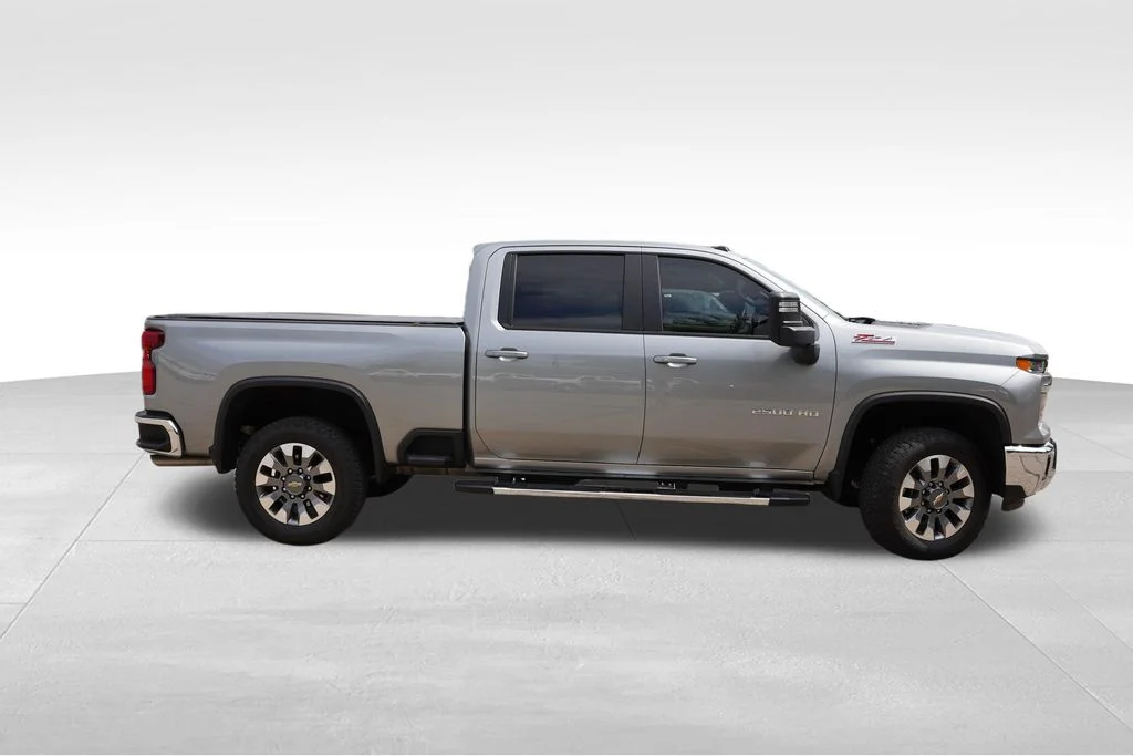 Used 2025 Sterling Gray Metallic Chevrolet LT image 3