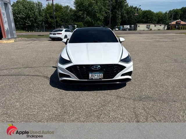 Used 2023 White Hyundai SEL image 2