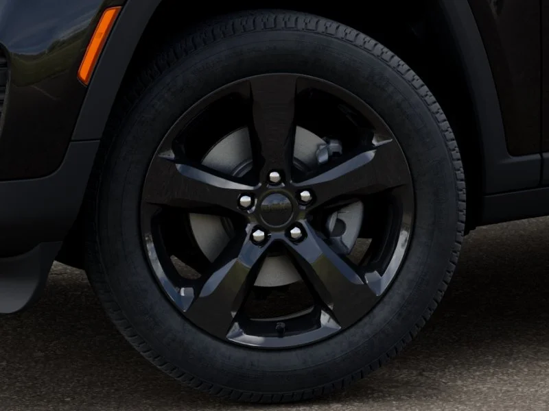 New 2025 Diamond Black Crystal Pearl-Coat Exterior Paint Jeep Laredo image 32