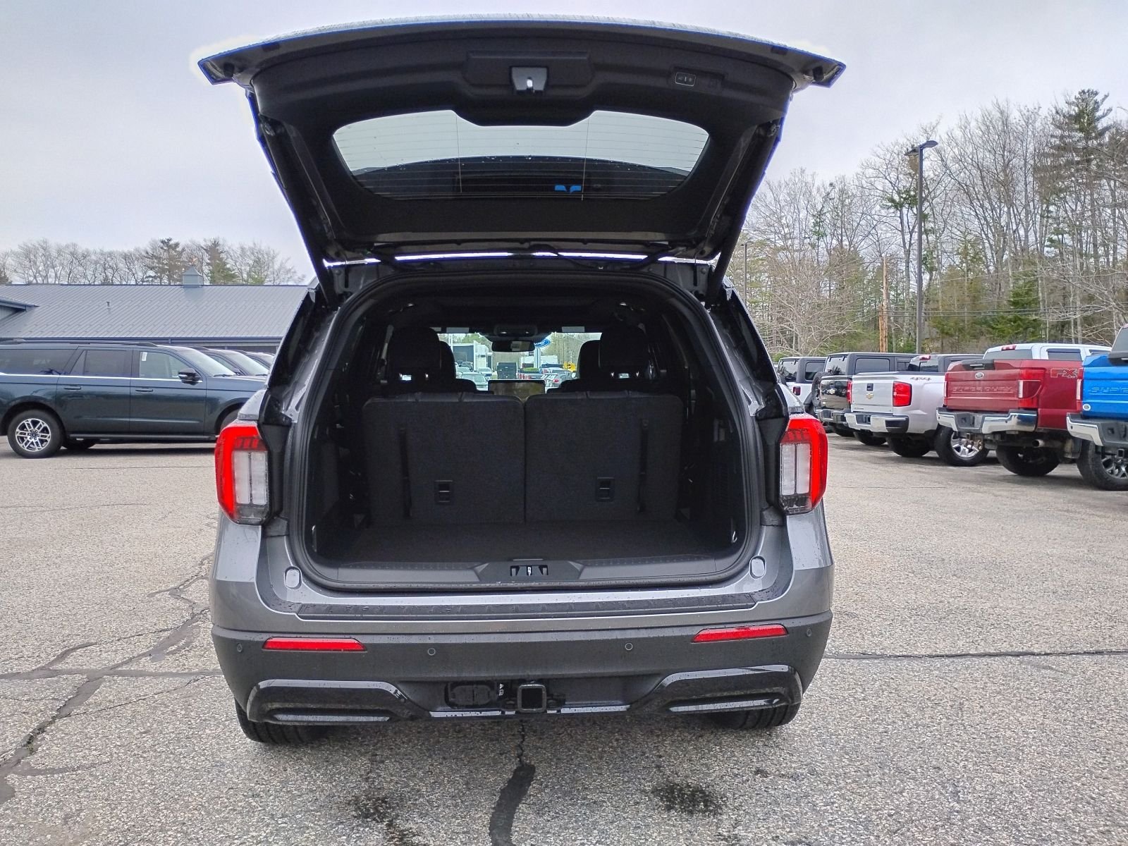 New 2026 Carbonized Gray Metallic Ford ST-Line image 12