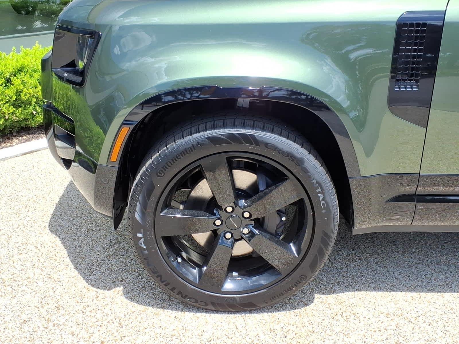 New 2026 Woolstone Green Land Rover X-Dynamic SE image 6