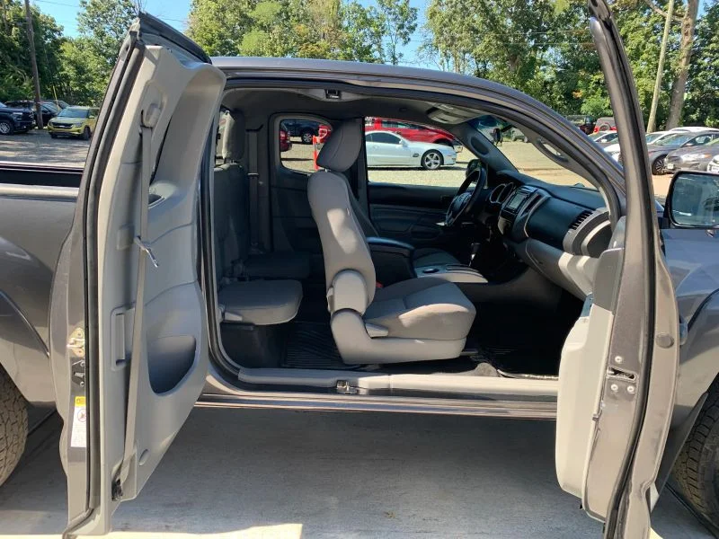 Used 2015 Gray Toyota Pickup 4D 6 ft image 31