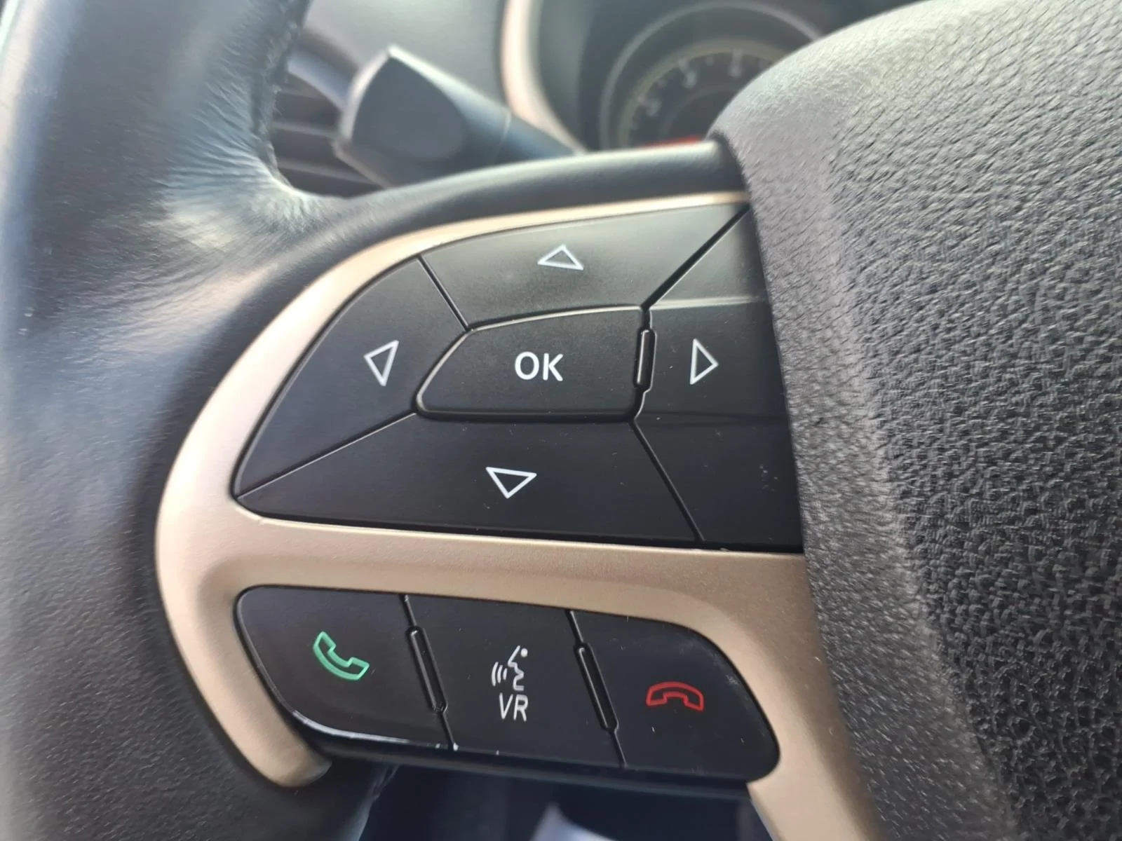 Used 2015 White Jeep 4WD 4DR LATITUDE image 19