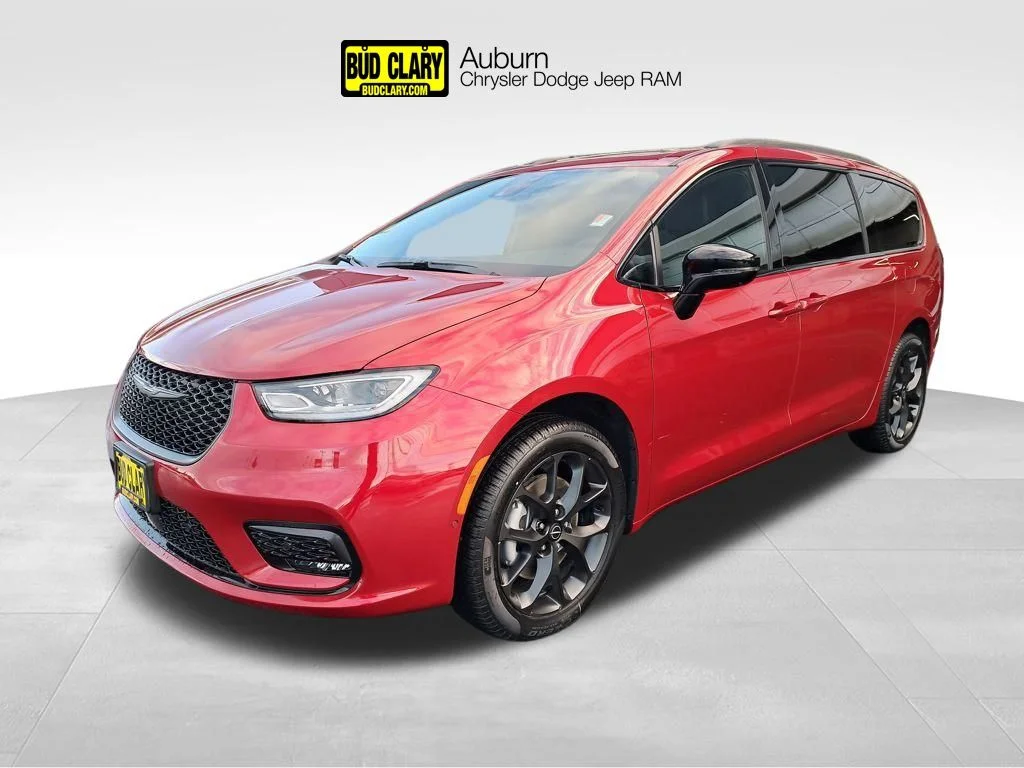 2026 Chrysler Pacifica Select AWD's photo